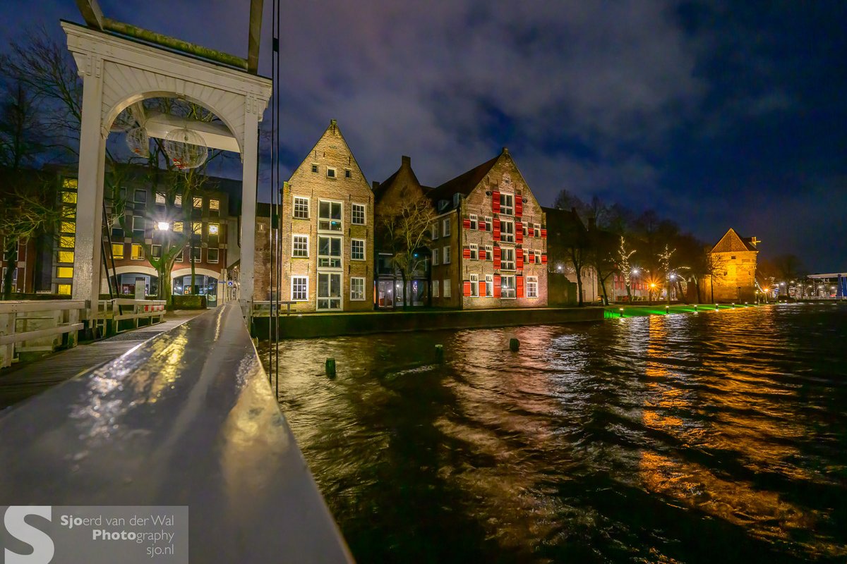 Hoog water in de Thorbeckegracht in Zwolle op Kerstavond.

#Zwolle #hoogwater