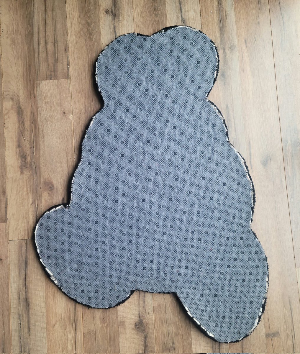 Rug_In_A_Week's tweet photo. Rug number 29 complete.

This was some official art for the 30th anniversary of Kirby.

This came out super well, might be my best work sofar. The color separation is really good and the edge is super clean. https://t.co/SbLTXGUyYe
