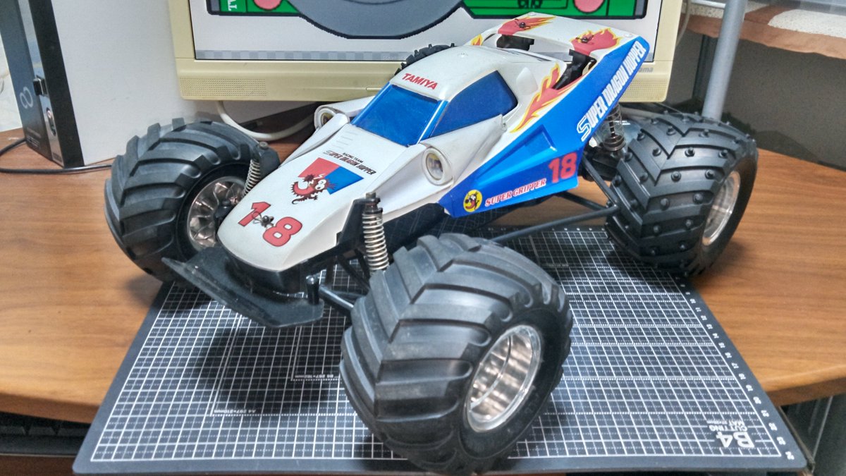 IG_RC_gunmetal's tweet photo. #今年買ってよかったラジコン
#TT02D
#無限NSX
買ったのは去年だけど、組み立てたのは今年だからセーフ?
ドリフト、難しいけどたぁーのしぃー💖
#グラスホッパー2
#スーパードラゴンホッパー
ネタ��作ったけどめっちゃ愛着湧いた
380たぁーのしぃー💖
#ラジコン https://t.co/sFEePwc7U1