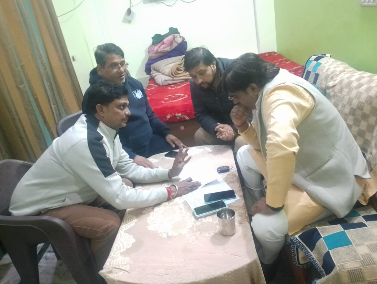 RakeshPandey027's tweet photo. आज @bjp4northeastdl के महामंत्री श्री सुशील चौधरी जी का प्रवास  गौतमपुरी मंडल में E विस्तारक को लेकर गौतमपुरी मंडल के अध्यक्ष श्री शांतनु मिश्रा जी और महामंत्री श्री श्याम वीर गुर्जर जी के साथ चर्चा हुई! @BJP4India @BJP4Delhi @Virend_Sachdeva
@PavanRanaRSS @ManojTiwariMP https://t.co/EqkOHgXNs8