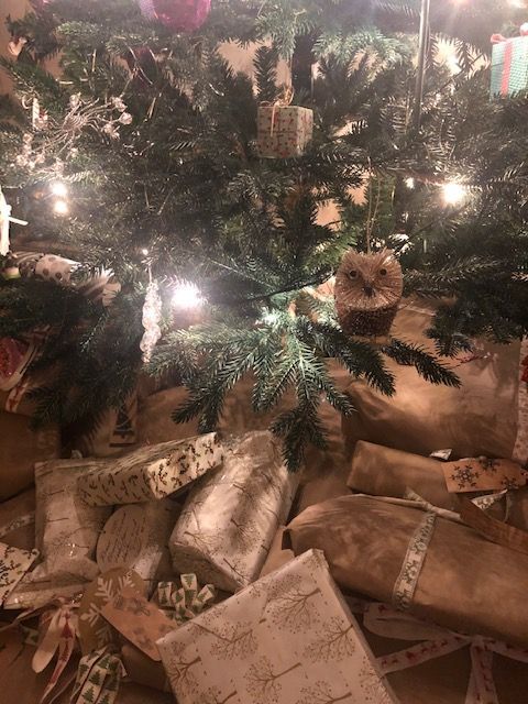 Rocking around the Christmas tree... all ready for tomorrow? 🎄
If you're out to enjoy Christmas Eve festivities give us a shout!
📱 020 8681 3535 🚕