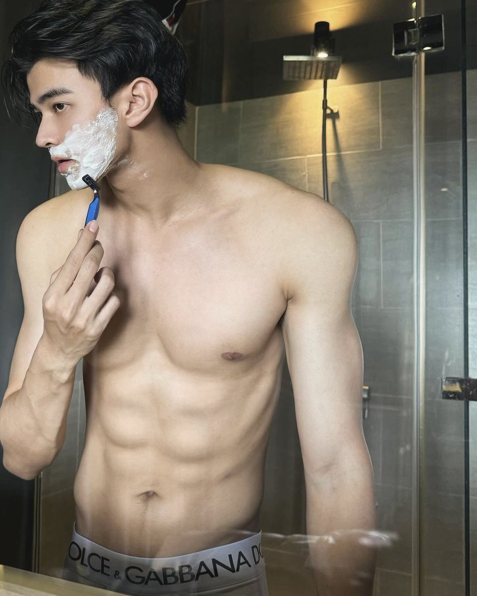 theshabar's tweet photo. ma santa tonight 😊😍❤️ lll ig : folkswagen.k #เสพติดผู้ชาย @theshabar2 https://t.co/UnAW1TmkAH