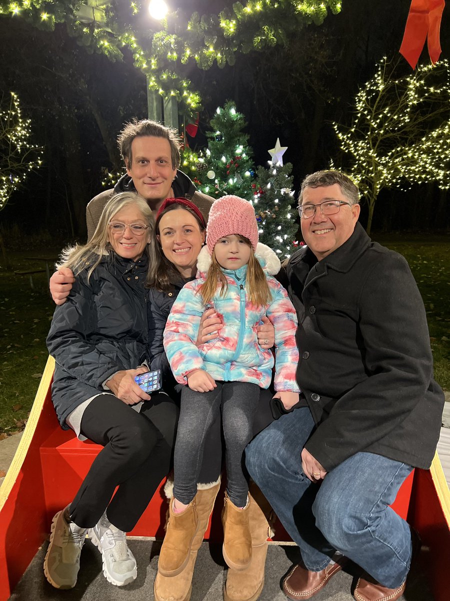 JohnMParisi's tweet photo. First Christmas together as a family since 2010! https://t.co/kneOZhQyet