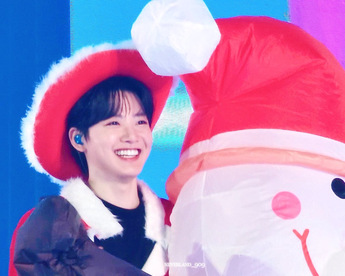 neverland_909's tweet photo. 뀨! 메리 크리스마스

☃️🎄❄️

#준규 #JUNKYU #ジュンギュ #TREASURE https://t.co/VQCGugn95Y