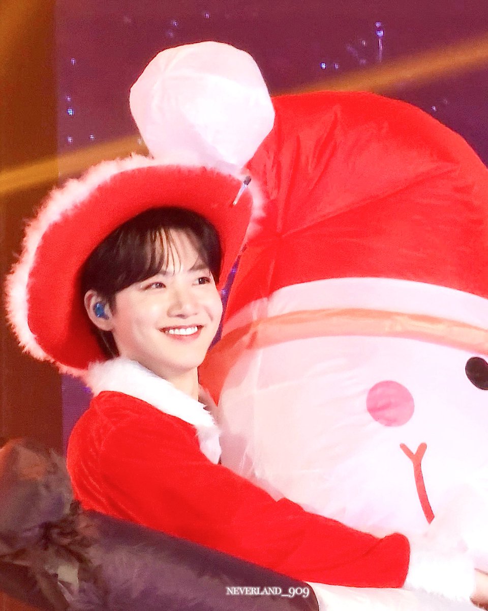 neverland_909's tweet photo. 뀨! 메리 크리스마스

☃️🎄❄️

#준규 #JUNKYU #ジュンギュ #TREASURE https://t.co/VQCGugn95Y