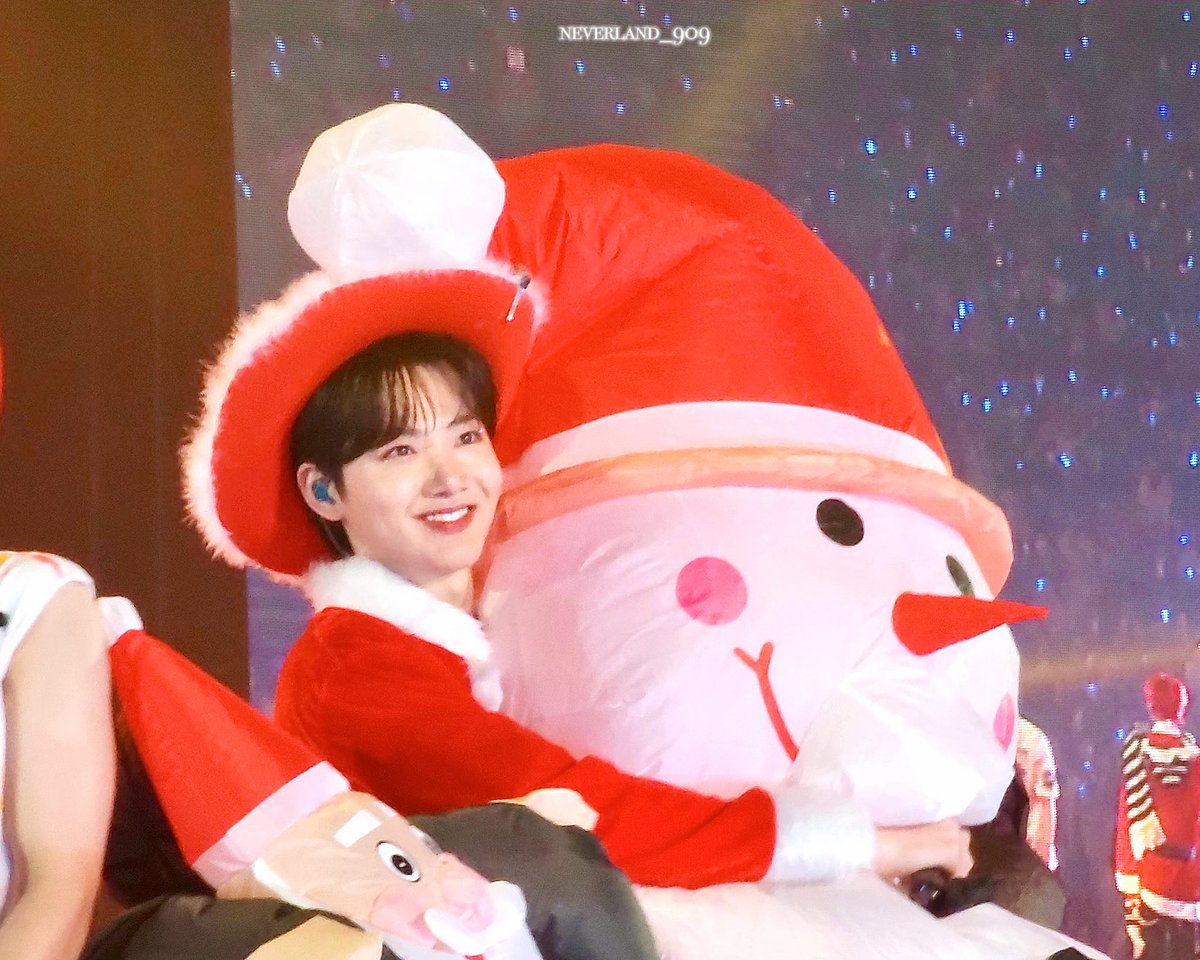 neverland_909's tweet photo. 뀨! 메리 크리스마스

☃️🎄❄️

#준규 #JUNKYU #ジュンギュ #TREASURE https://t.co/VQCGugn95Y