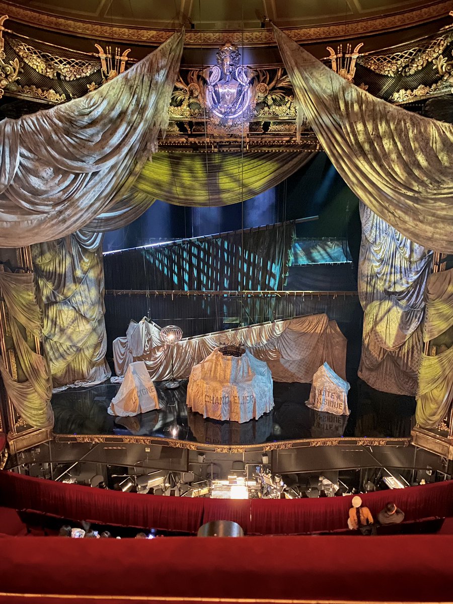 ahamilton306's tweet photo. A pre Christmas treat at @PhantomOpera
#phantomoftheopera #phantommusical #jonrobyns #andrewlloydwebber #christmas #theatre #westend https://t.co/W5zV1ODX1U