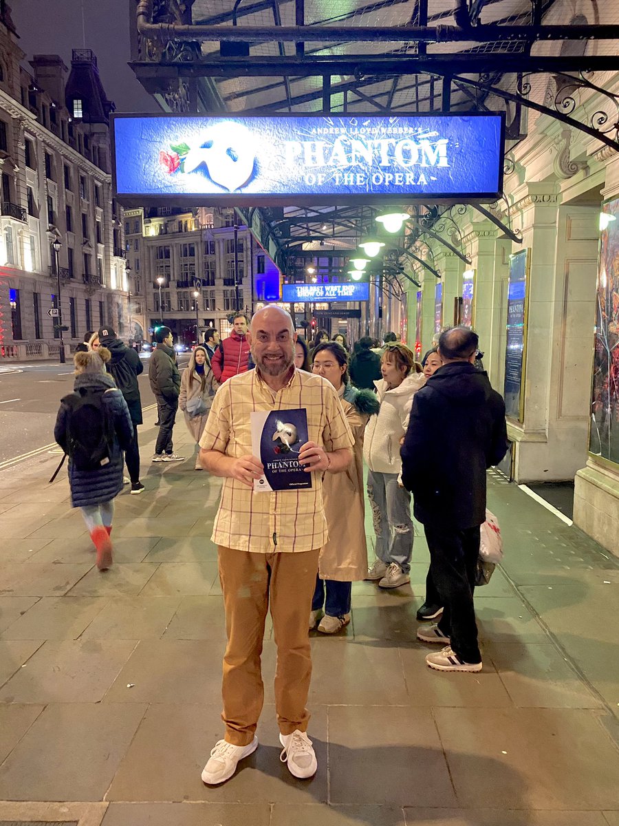ahamilton306's tweet photo. A pre Christmas treat at @PhantomOpera
#phantomoftheopera #phantommusical #jonrobyns #andrewlloydwebber #christmas #theatre #westend https://t.co/W5zV1ODX1U