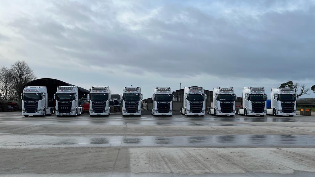 TransportBell's tweet photo. We would like to take this opportunity to thank our staff, customers and suppliers for their hard work and loyalty this year. 

With all of our fleet parked up we wish you all a very Merry Christmas and Happy New Year! https://t.co/IAawQBMy0u