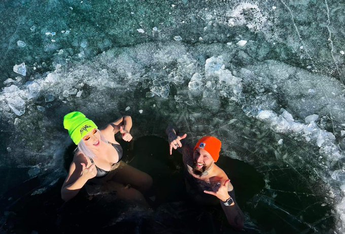 HAPPY HOLIDAYS from my POPSICLE TITS and BITS TO YOURS https://t.co/Ji70WcUQCe<a href="/tag/borderlands"class="tags"><span>#borderlands</span></a><a href="/tag/borderlandsfilm"class="tags"><span>#borderlandsfilm</span></a>