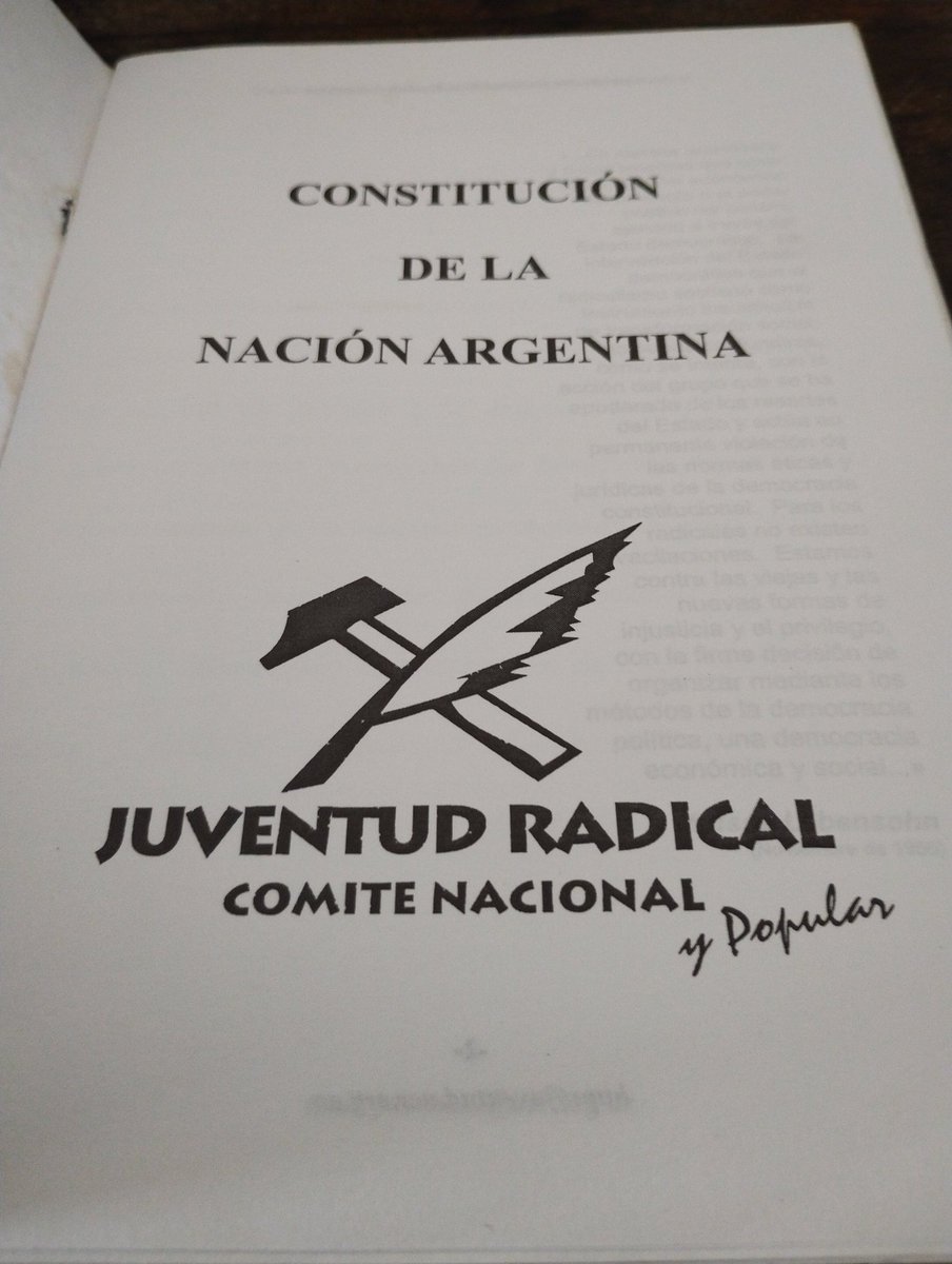 patoisabella's tweet photo. Durante la presidencia de @eafara en la @jrnacional salimos durante varias semanas a repartir la Constitución Nacional. Parece q vamos a tener que volver a hacerlo. Contra cualquiera que la quiere avasallar. https://t.co/YlGaXaAt41