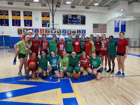 dtownwestgbb's tweet photo. Happy Holidays to you and yours from West basketball.  Savor the time with family and friends!  Pic is from our red versus green practice. https://t.co/5eynDXu6ZL