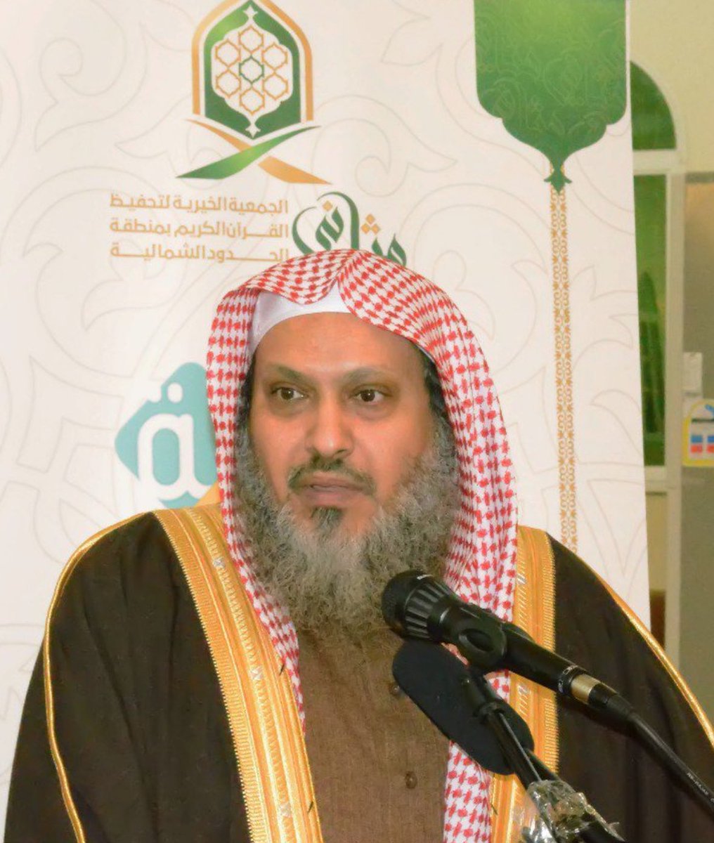 badralialotibi1's tweet photo. فضيلة الشيخ الأثري الفقيه المربي:
سعد بن شايم الحضيري العنزي
وُلد عام (١٣٩٣ هـ)
من خيار الآخذين عن الطبقة من مشايخنا كشيخنا ابن باز وابن عثيمين وغيرهم.
عالمٌ فاضلٌ، وعاقلٌ مقدّمٌ.
جمع الله له بين و��اهة العلم والمكانة بين العامة والخاصة.
مرابطٌ في ميدان التعليم والدعوة، وله نصيبٌ نافع في التصنيف.
جمعتني به مجالس عدة، وآرائك المذاكرة "كاشفة المكنون" فوجدته ثمين الفوائد، جميل الفرائد، دمث الأخلاق، يصمت بأدب، ويتكلم بعلم.
نفع الله به وسدده.
#أدركوهم_قبل_الرحيل
#تسمع_به_ولم_تره