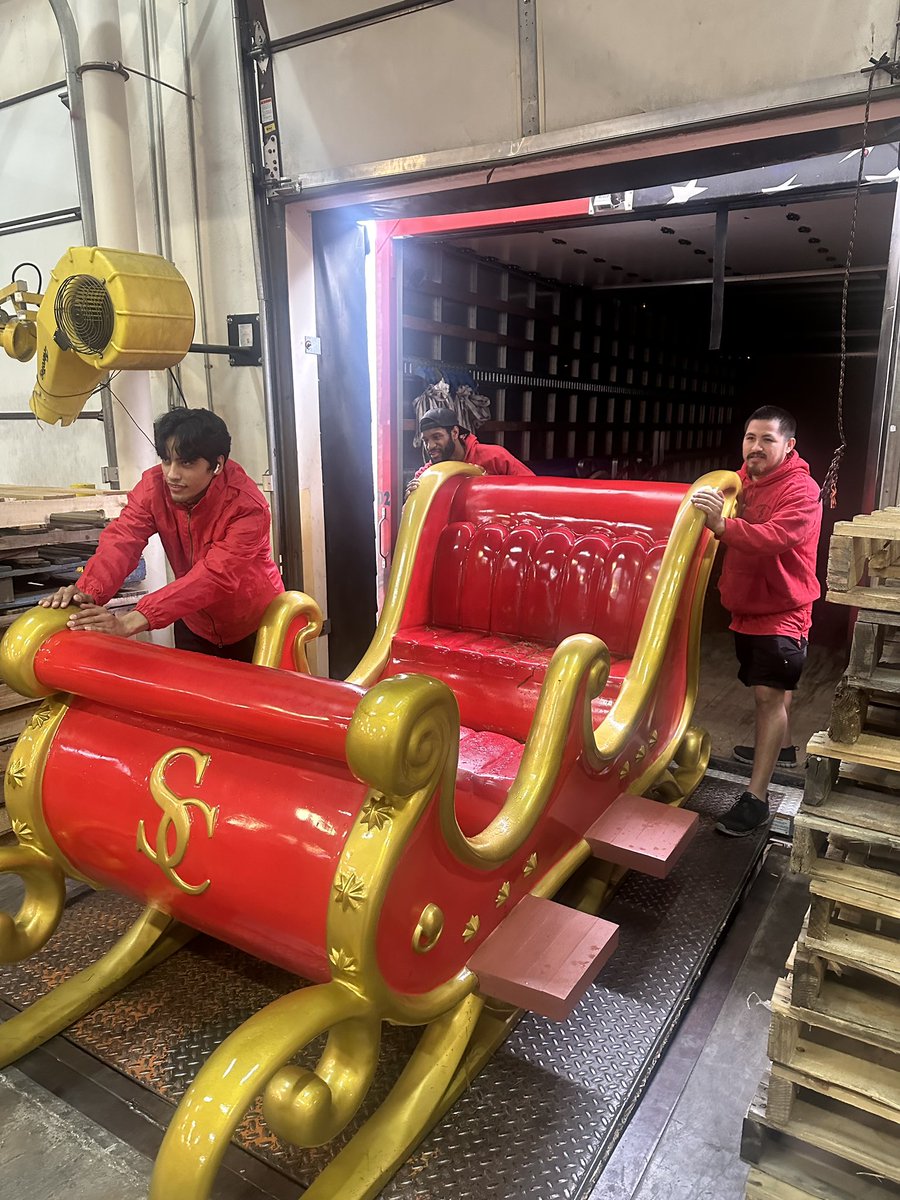 This morning, on our way to a move, we received a call from Santa about his broken-down sleigh. Firefighting's Finest promptly responded, ensuring Santa's sleigh was picked up and delivered smoothly by our professional movers. Merry Christmas to everyone! 🎅🎄