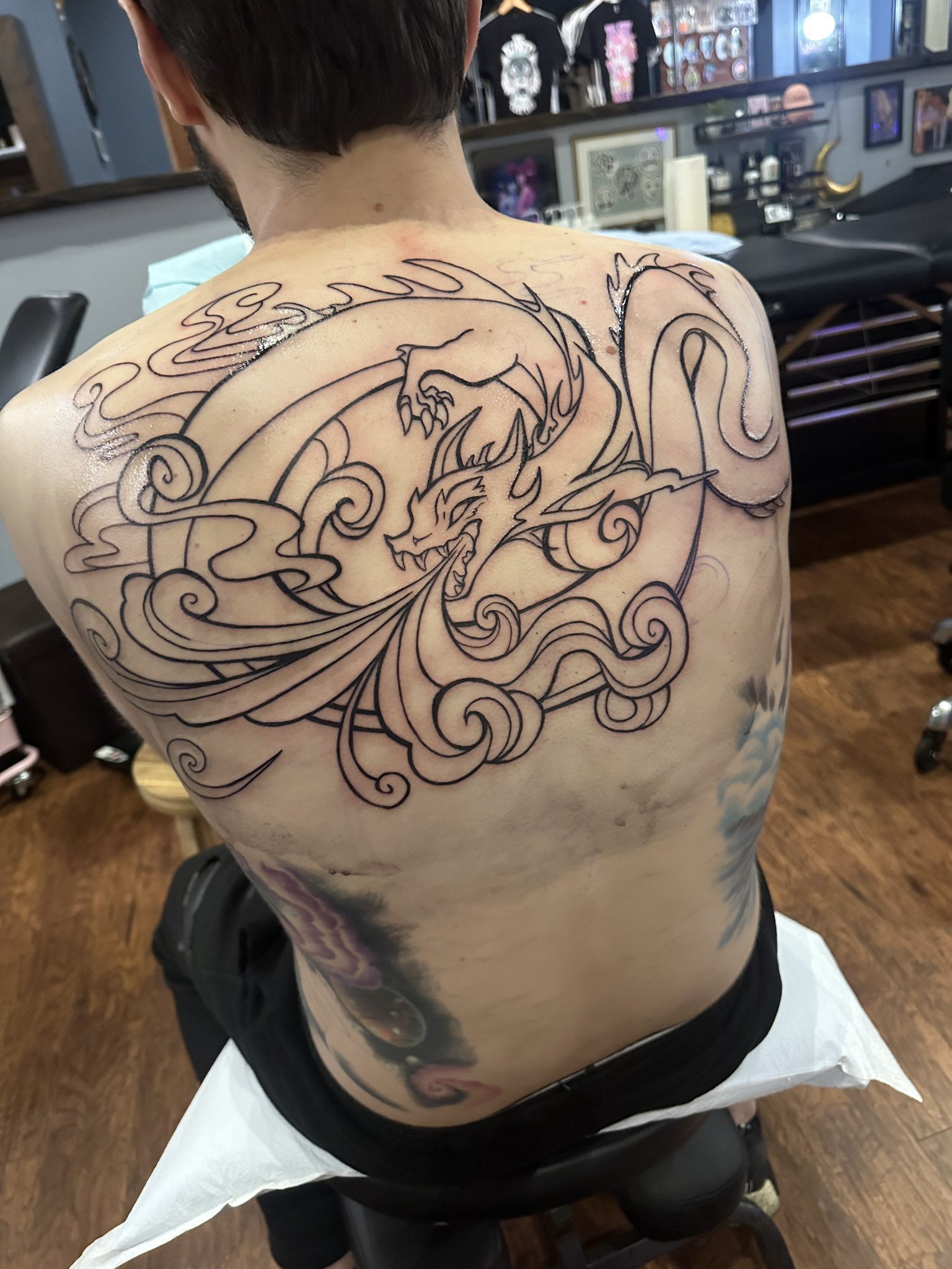 空雨 🌙 @ GLASS ANIMALS SUMMER on X: i started an akali inspired tattoo  yesterday!!! my client flew all the way from new mexico to get it done by  me 😭 the