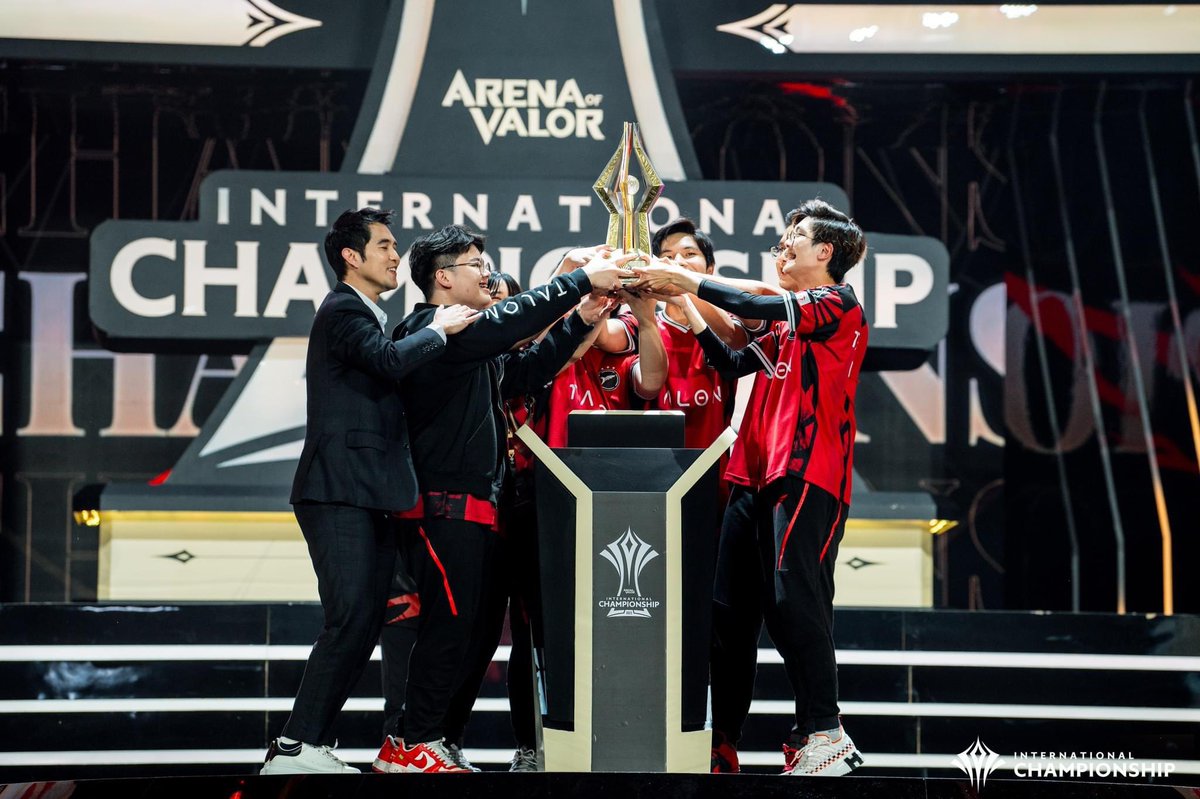 cankeepitdeep's tweet photo. ‧₊˚ 🎀✨
                     ⭐️
                  n t n z
                e  r  e  z
             d  i  f  o x n 
          p  o  g  p  o  g
         i  p  o  d   p  r  o
      g i v e m e a k i s s
     t a l o n  e s p o r t s
   aic  2023  champions

ー #ทาลอนเก่งอะ https://t.co/I0GDgWk5fR