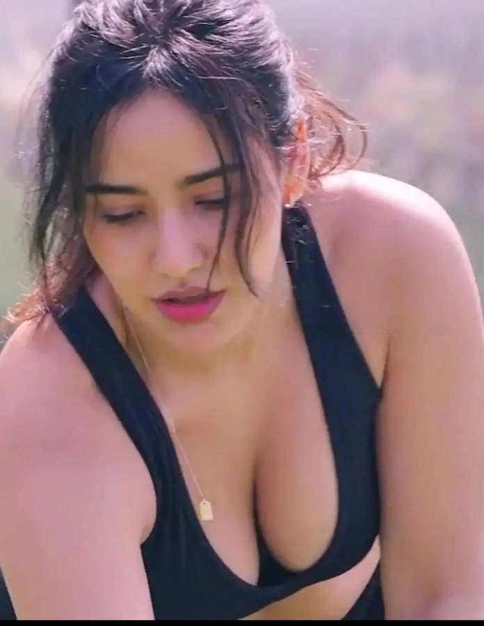 GCIDgIYXQAEwQPN?format=jpg&name=900x900