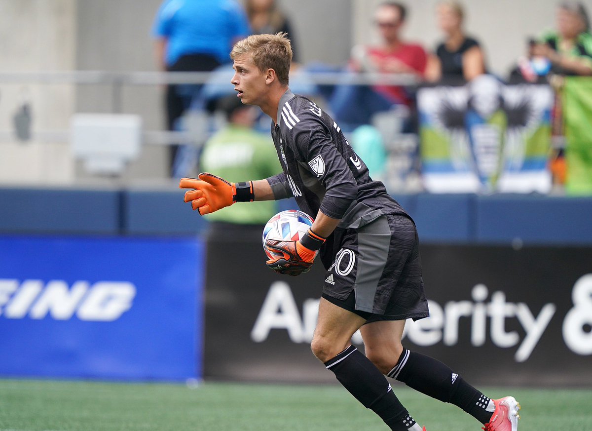 AreaSportsNet's tweet photo. Austin FC announced today that the Club reached an agreement to sign free agent goalkeeper Stefan Cleveland. Cleveland joins the Verde &amp; Black on a two-year guaranteed contract through the end of the 2025 MLS season, with an additional option for 2026.

#VERDE https://t.co/3FCLYk5sYd