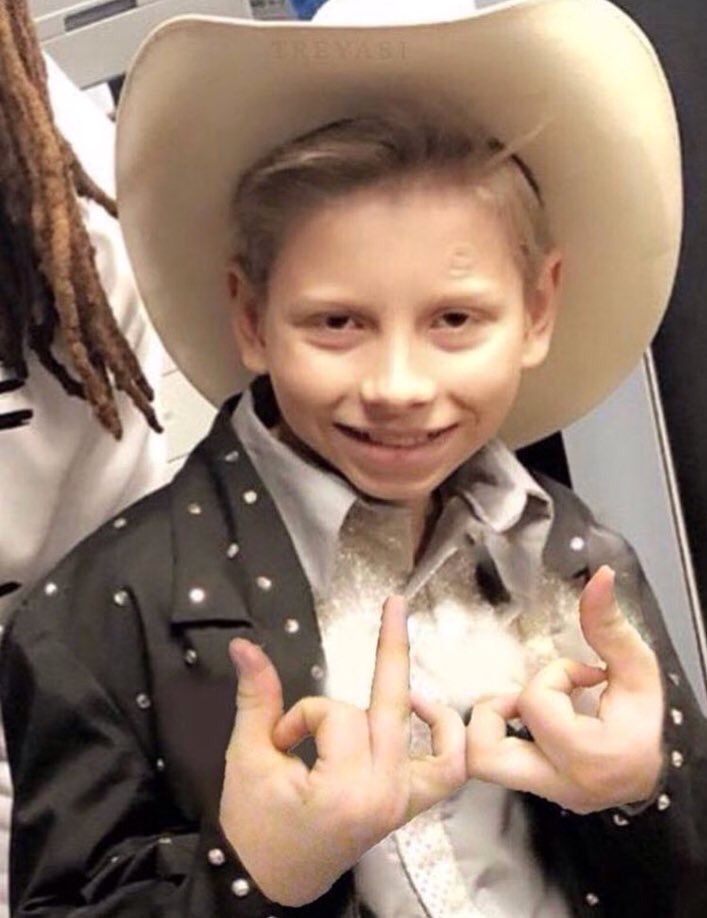 WeedPorns's tweet photo. My little cousin after I let him take a rip of the penjamin https://t.co/3fsmbPGcWi