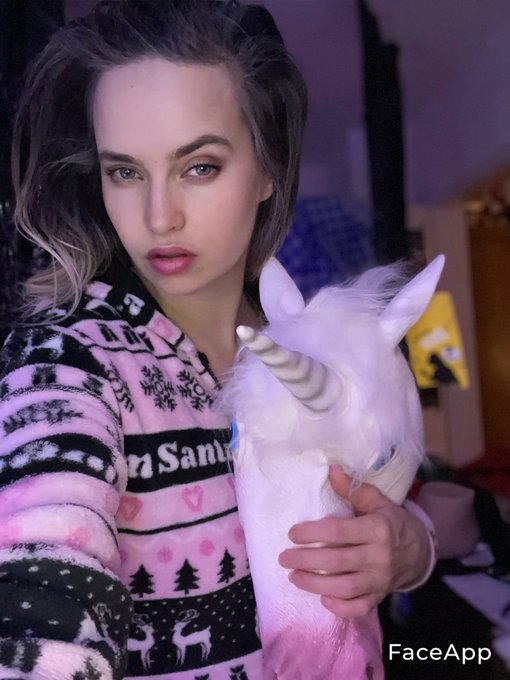 Face app look 😈😝🙀merry Christmas from us..#unicorn #Contentcreater #faceapp https://t.co/uWexKx1HdD<a href="/tag/unicorn"class="tags">#unicorn</a><a href="/tag/faceapp"class="tags"><span>#faceapp</span></a><a href="/tag/contentcreater"class="tags"><span>#contentcreater</span></a>