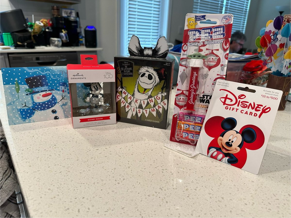 BMetsGirl's tweet photo. Thank you to @baby__h0ney for my amazing haul of gifts for #DistwitterSecretSanta!! They are awesome - I love them!! (Don’t mind the dish drainer or the @timoteeburns in the background 🤣🤣) Merry Christmas Eve to our #Distwitter fam 🧡🧡 https://t.co/TJ2acfJAfK