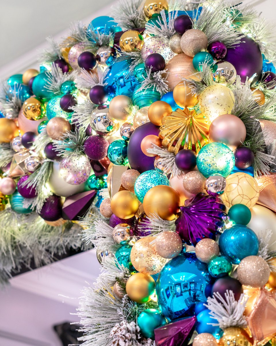 FSChicago's tweet photo. ‘Twas the night before #Christmas and throughout #FSChicago, our team is preparing to bring you and your loved ones a holiday to remember. The lobby glistens with festive decor, and we wish you a very happy and safe holiday season. May your celebrations be filled with joy! https://t.co/yq0IFWp3cu