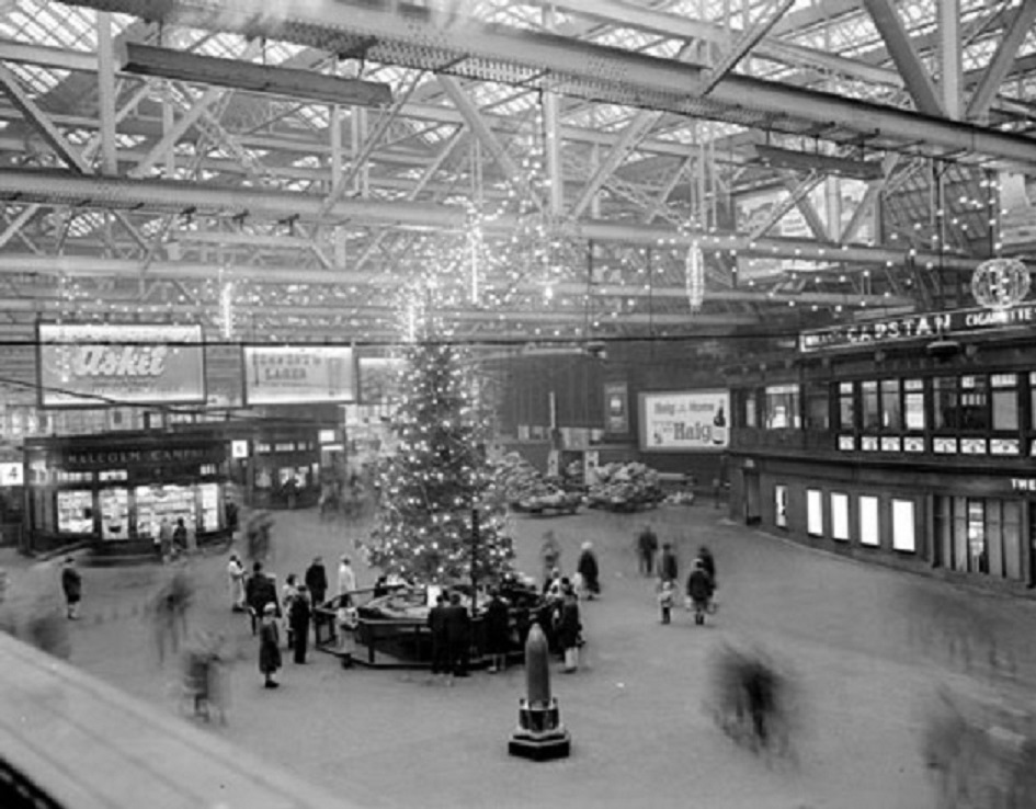 Christmas week, Central Station, #Glasgow 1965.
(TSPL)