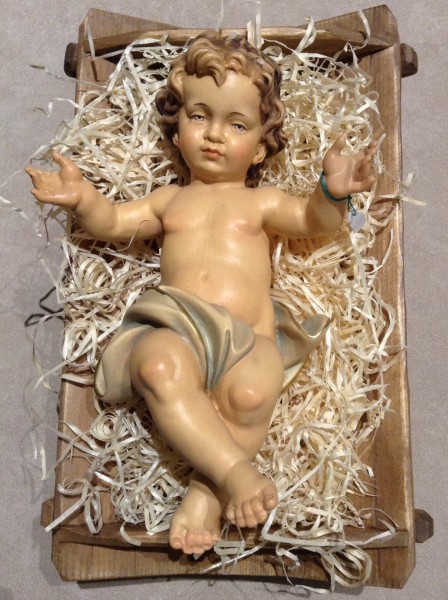 SJosemariait's tweet photo. Non vi commuove vedere Gesù neonato, inerme, bisognoso della nostra protezione e del nostro aiuto? Non vi accorgete che vi sta implorando di volergli bene?
Dio non si è vestito da uomo: si è incarnato https://t.co/C7BW80w2ke