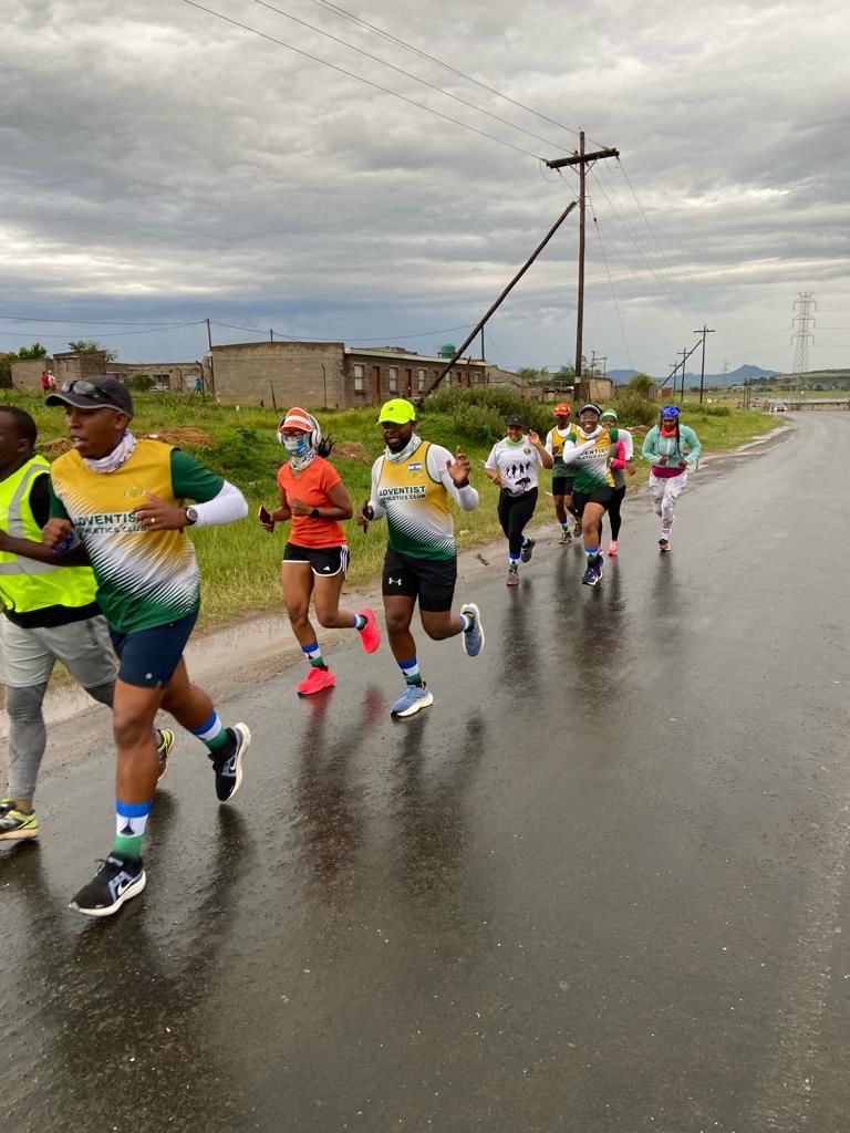 #RunWithTBag4Charity happened successful Happy Birthday mfanaka, may you see many more years to come and God Bless you #RunningWithTumiSole
#SchoolShoesDrive
#FetchYourBody2023
#IPaintedMyRun