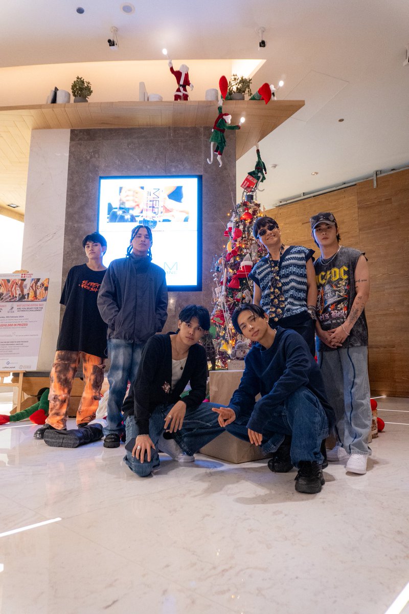 Official_ALAMAT's tweet photo. Magiliw na Pasko mula sa Pamilya ng Alamat! ☝🏽🤎

#ALAMAT #MerryChristmas 
PASKONG ALAMAT https://t.co/IFlQvXA7cw