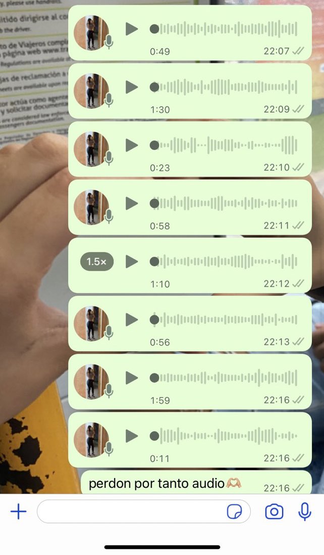 las chicas cuando cuentan un pequeño chisme: