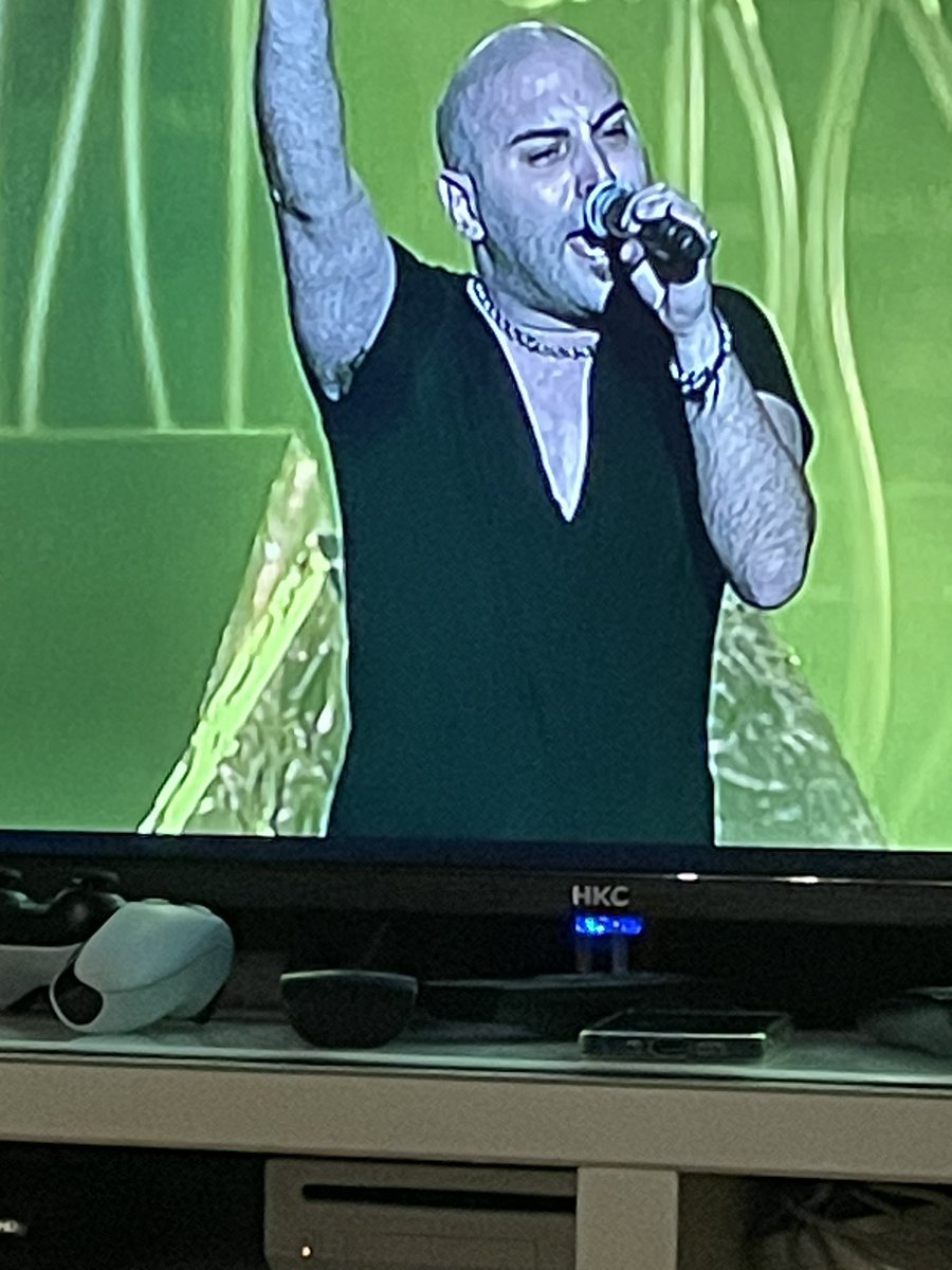 mommogb's tweet photo. @Negramaro come da tradizione non c’è Vigilia a casa nostra senza di voi in sottofondo . Buon Natale 🎄🪅 https://t.co/ieBvQYWujM