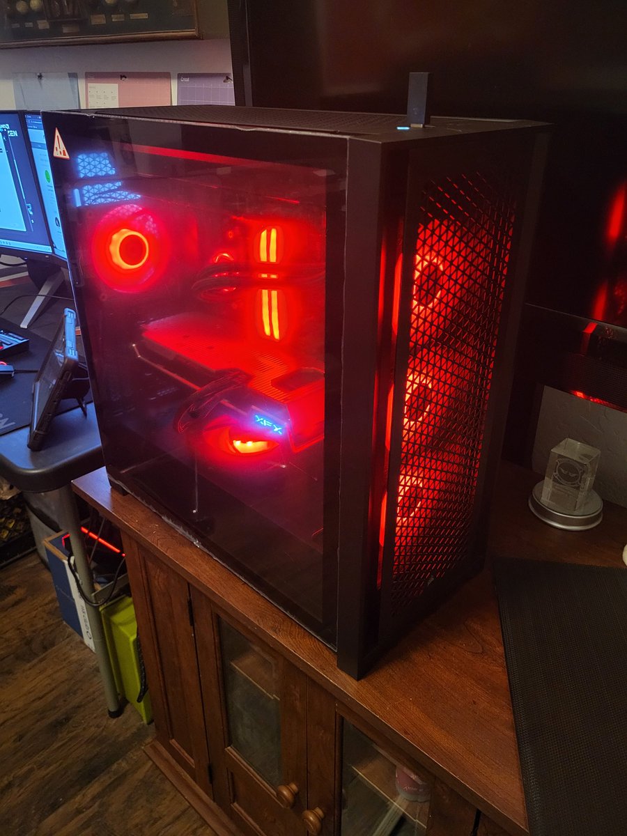 Altered_Angler's tweet photo. Its alive! 🧟‍♂️ #pcbuild #buildapc #pcgamer https://t.co/wbgt3TAawx