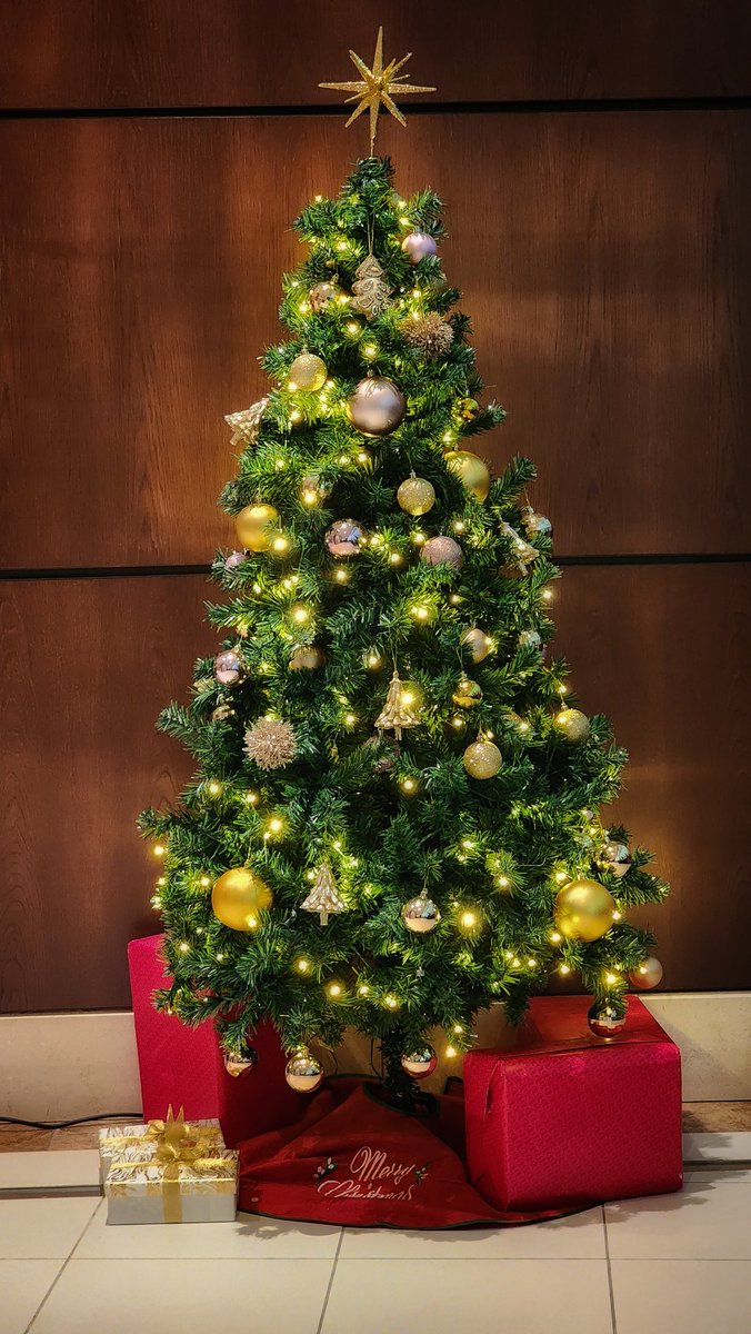 strellofficial's tweet photo. Merry Christmas. 
Be a Santa to you and your loved ones. Spread the love and happiness 😊 https://t.co/5W0K5kmkYr