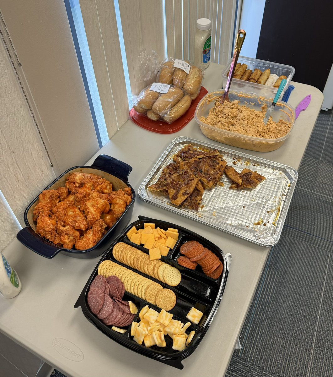 AT&T Fall River throwing down for a Xmas eve potluck. 🔥🔥🔥@ChrisCamara84 @pnixnix @emilywiper #ourne