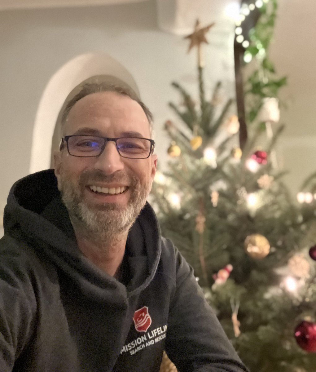 Axel Steier 🛟 (@axel_steier) on Twitter photo Herzliche Grüsse allen Follower*innen! Wenn Ihr etwas Gutes tun wollt, folgt <a href="/Ortskraefte_D/">Ortskräfte</a> und spendet für ihre Rettung!
👉🏿 mission-lifeline.de/spenden-fuer-a… Herzliche Grüsse allen Follower*innen! Wenn Ihr etwas Gutes tun wollt, folgt <a href="/Ortskraefte_D/">Ortskräfte</a> und spendet für ihre Rettung!
👉🏿 mission-lifeline.de/spenden-fuer-a…