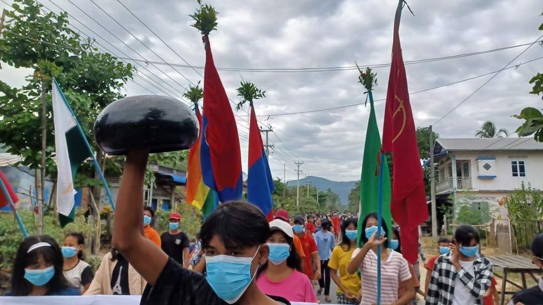 An anti-military marching strike was rallied and demonstrated today in #Launglone Township to defy military rules.

#LegalizationOfNUG  
#2023Dec24Coup #WhatsHappeningInMyanmar
