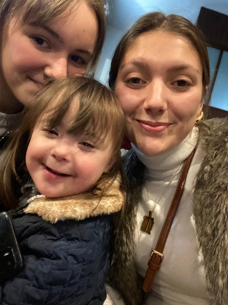 DevaPrueba's tweet photo. 🧑🎄✝️🎄
#luzdelapazdebelén #feliznavidad #DownSyndromeFamily #Down #Aviles #VisitAviles #NuestroAviles https://t.co/vx5T73Ym7P