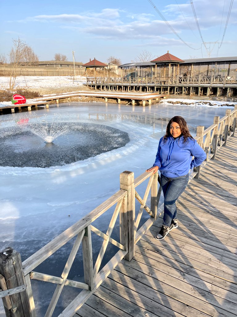 KandyPure02's tweet photo. Blue on the Frozen Lake https://t.co/r0McCRVrYg