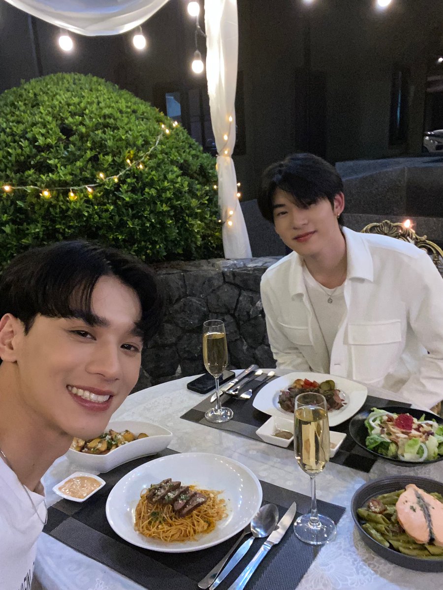 harit_keng's tweet photo. เป็น EP. ที่ได้คุยกับน้องๆ เเบบจริงๆจัง บางมุมมองความคิดของน้องๆน่าสนใจมากๆ เเตกต่างจากตอนที่เราคุยกันเล่นๆเฮฮากันปกติ ดินเนอร์อาหารอร่อยมากกกกก เเล้วทุกคนละครับเป็นไงบ้าง สนุกไหมครับ
#DMDFriendshipEP2 https://t.co/7Ku3vEDTEa