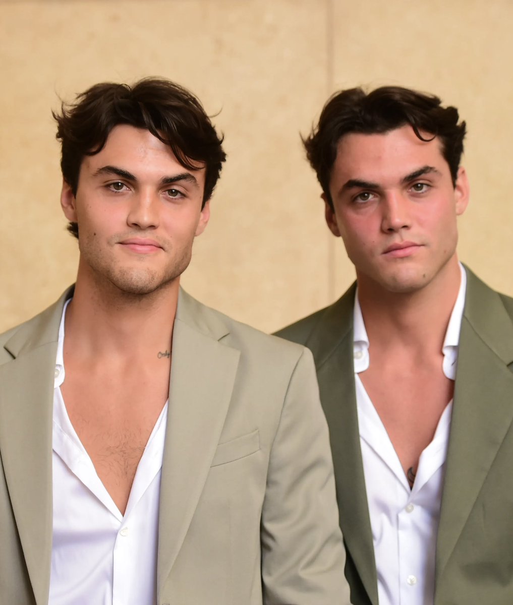 SecretGuyStuff's tweet photo. Happy belated 24th birthday to the Dolan Twins (December 16) HBD Grayson! HBD Ethan @GraysonDolan @EthanDolan #DolanTwins #GraysonDolan #EthanDolan πππΎ https://t.co/yZK9DpcSI1