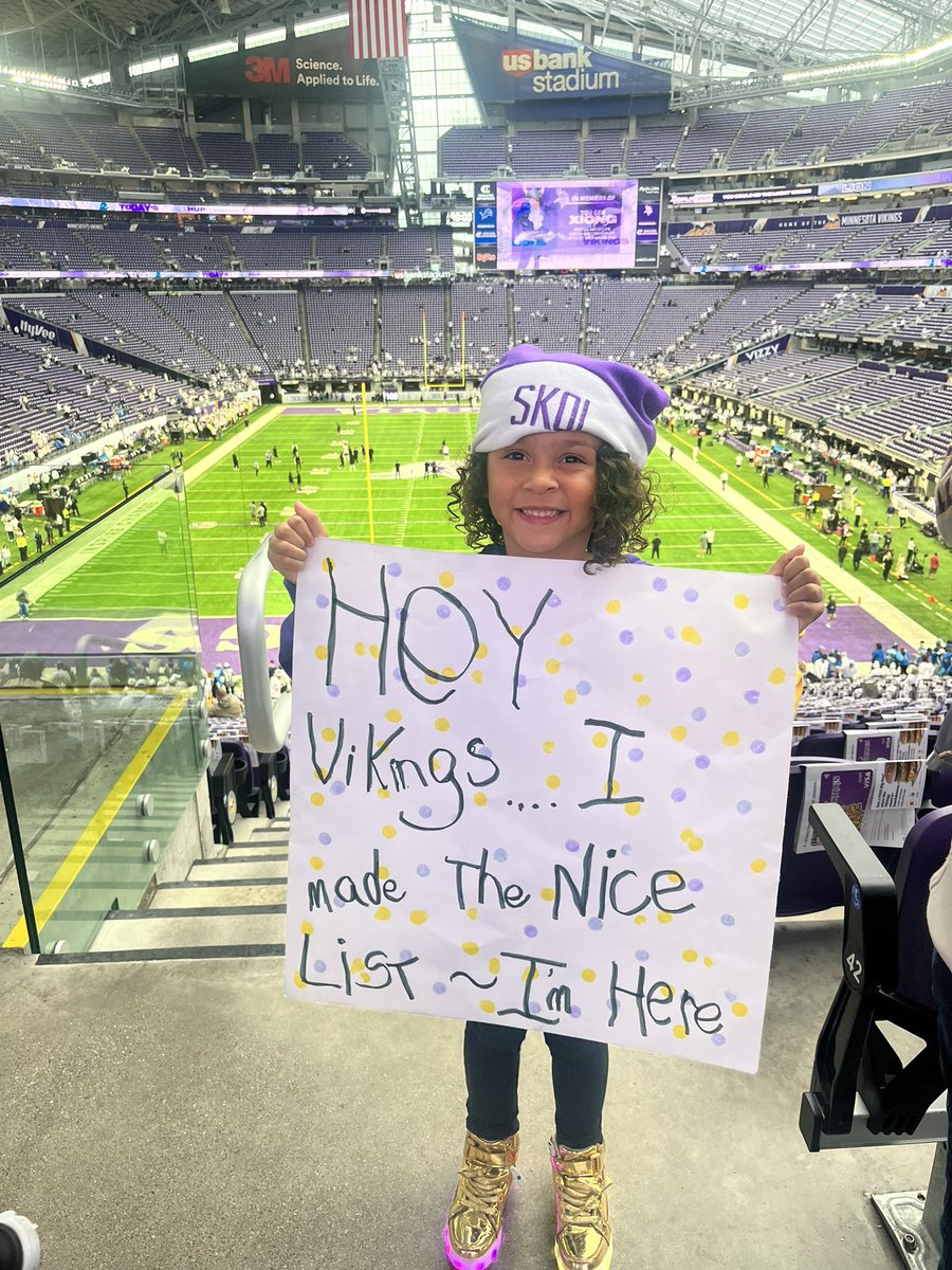 She’s so proud of her sign.  @Vikings  #WinterWhiteout #skol #nicelist