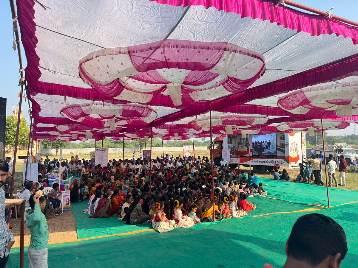 માસર ગામે વિકસિત ભારત સંકલ્પ યાત્રા હેઠળ સરકારશ્રીની અનેકવિધ કલ્યાણકારી યોજનાઓના લાભાર્થીઓને ઘર આંગણે લાભોનું વિતરણ કરાયું.<a href="/ddo_vadodara/">District Panchayat Vadodara</a> <a href="/CollectorVad/">Collector & DM Office Vadodara</a> <a href="/Info_Vadodara/">Info Vadodara GoG</a>