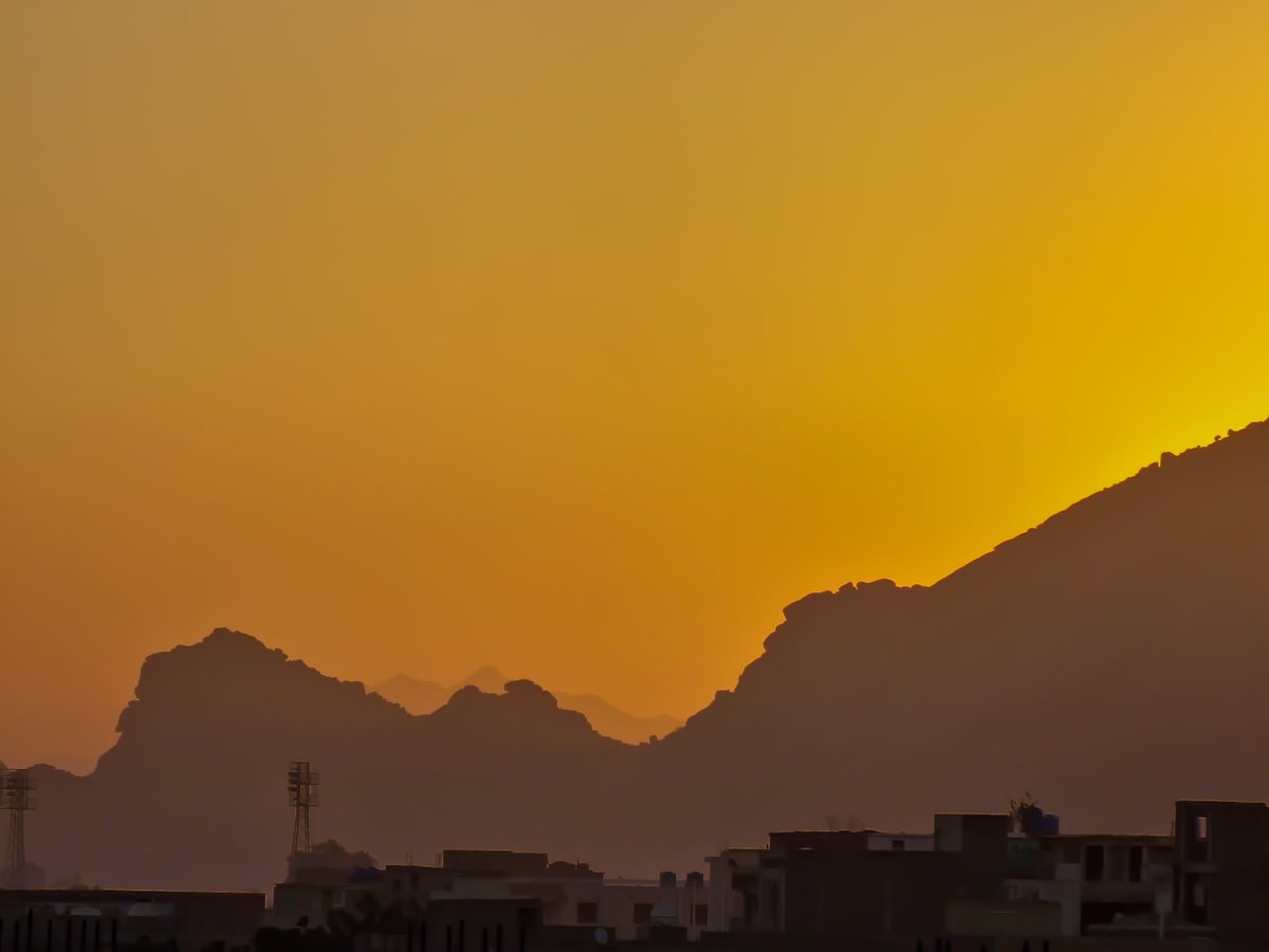 M_H_MorSal's tweet photo. #Kassala 
#Sunrisevibes 🧡 
#PrayforSudan  🙏🏿💔 https://t.co/jXSh2GEZhw