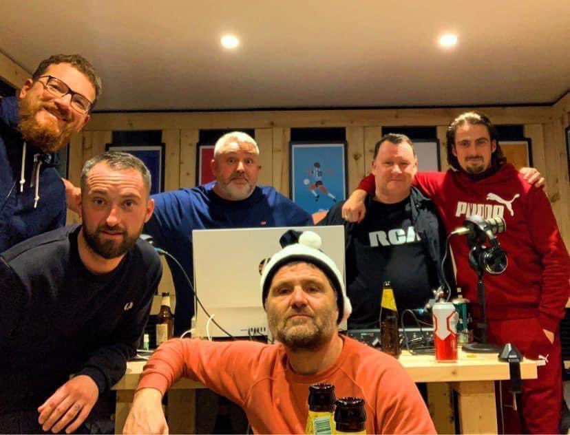 Belter last night on @shedhotradio with some of my favourite songwriters @NickTudorSolo @TheHilderBand Plus the best 2 radio presenters this side of Bempton @TonyMacRacing and @charliebruce10 Great people doing great things. Listen in to Shed Hot tomorrow morning 🙌