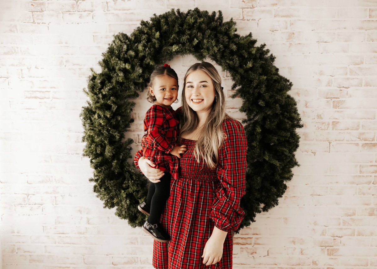 maggie_merren's tweet photo. Happpy Holidays from Me &amp; Mila ❤️ https://t.co/lp1d5P1qLF