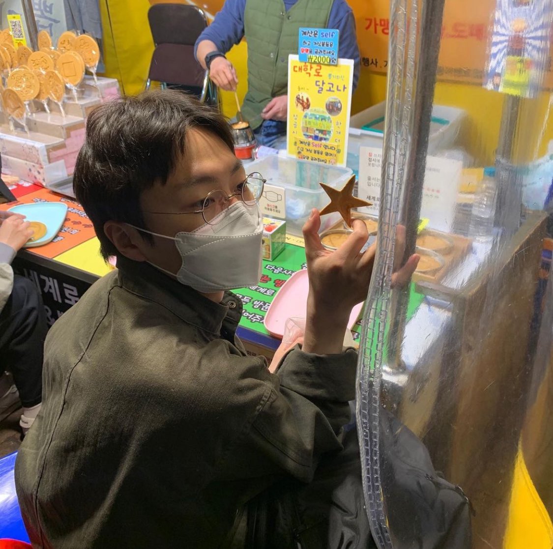 요즘 정말 좋아하는 배우…
노재원배우님입니다…안경이정말잘어울리세요