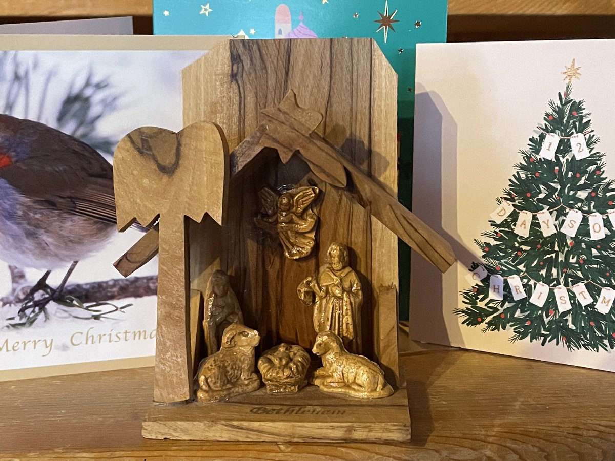 LJucca's tweet photo. Wishing you Merry #Christmas. Where there is darkness try to bring #light. Where there is despair try to bring #hope. Where all around us is war and fear, try to be an agent of #peace. Buon Natale. #Natale https://t.co/5MyZHcFXao