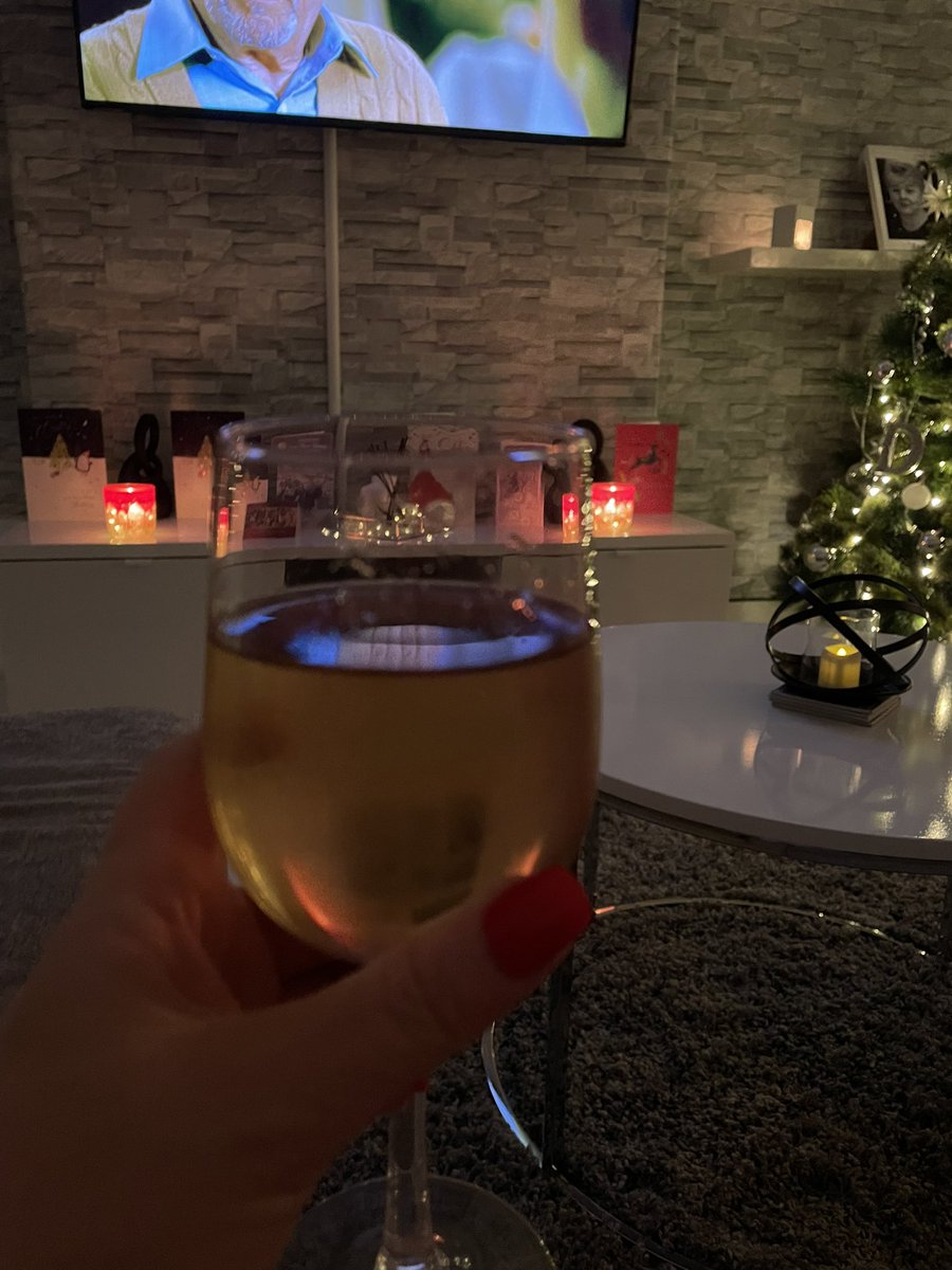 And that’s a wrap..last shift of the year done and everything all organised,merry Christmas to all of you,looking forward to family time &amp; celebrating my boys birthday also tomorrow 🎁🥳🎅🏼🥂 #ItsWhosRoundTheTreeNotWhatsUnderIt