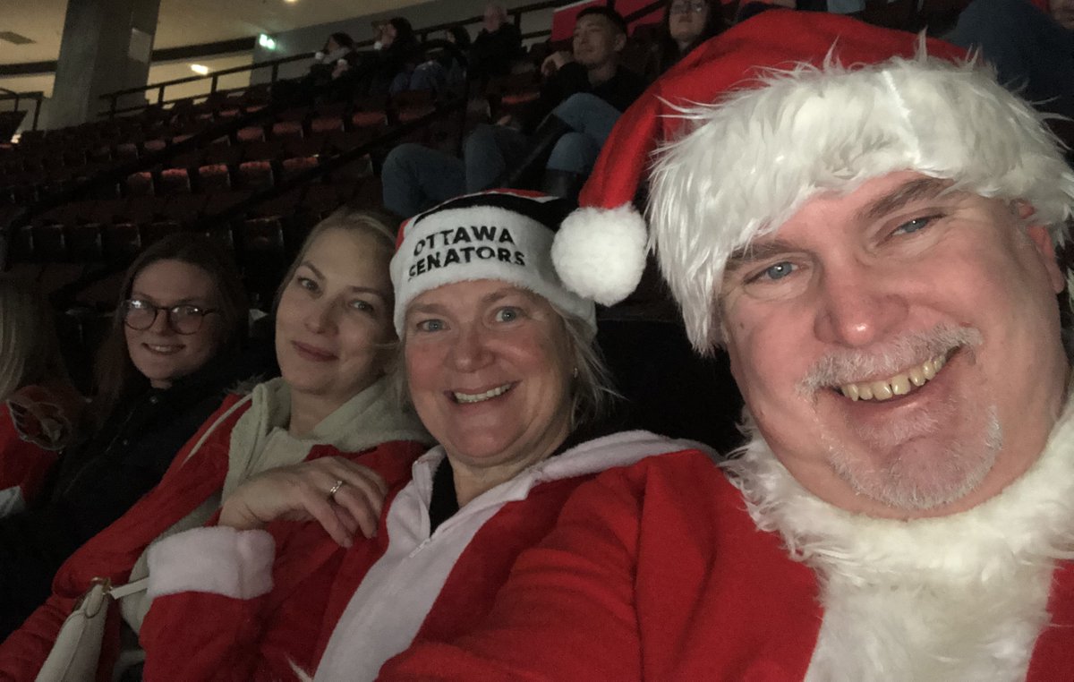 1969_Joel's tweet photo. You're welcome #GoSensGo Fans!🎅🤶 & fam in from 🇫🇮 delivered a win just in time for #Christmas #SantaDelivers #HappyHolidays #JoyeuxNoël #JoyeusesFêtes @Jen_Jen_2018 @AlexaNeuheimer @Senators ❤️🎄🏒 https://t.co/KDaPpL0DWF